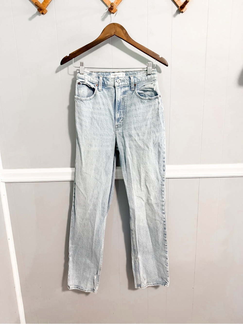 Abercrombie & Fitch 90s Straight Ultra High Rise Jeans - Picture 8 of 13
